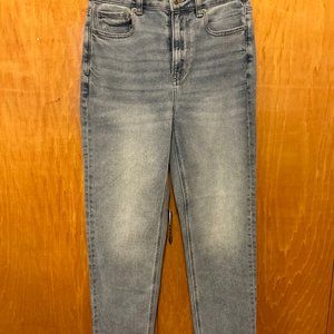 American Eagle - AE Stretch Mom Straight Jean - Size 0 Short